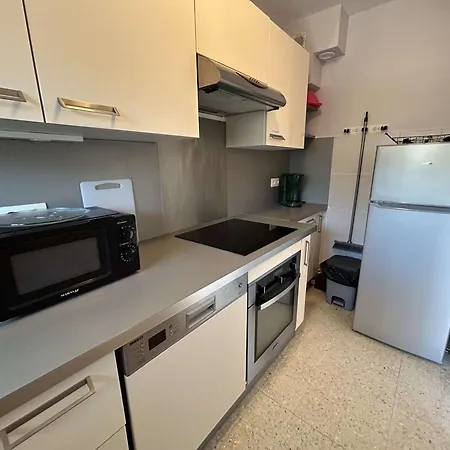 Familial Proche Avec Parking, Climatisation Et Balcons - 6 Couchages - Fr-1-250-70 * Le Grau-du-Roi
