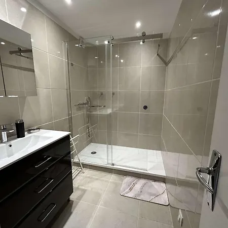 Appartement Familial Proche Avec Parking, Climatisation Et Balcons - 6 Couchages - Fr-1-250-70 *