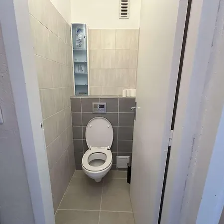Familial Proche Avec Parking, Climatisation Et Balcons - 6 Couchages - Fr-1-250-70 Appartement